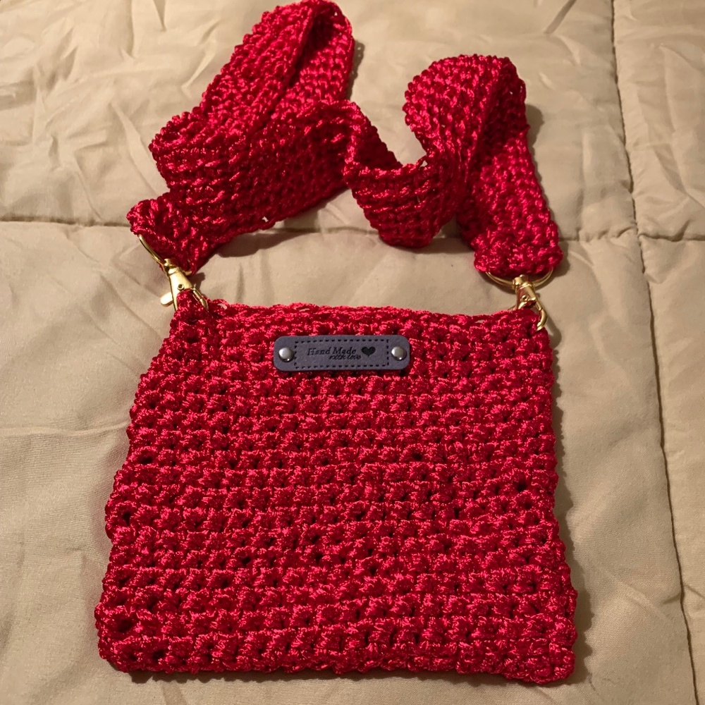 Red Crocheted handmade phone handbag with attached straps. 71/2” x 7.0” New